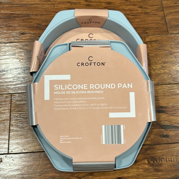 Crofton Silicone Round Pan. Set of 2. 10inch. NWT - Picture 2 of 5